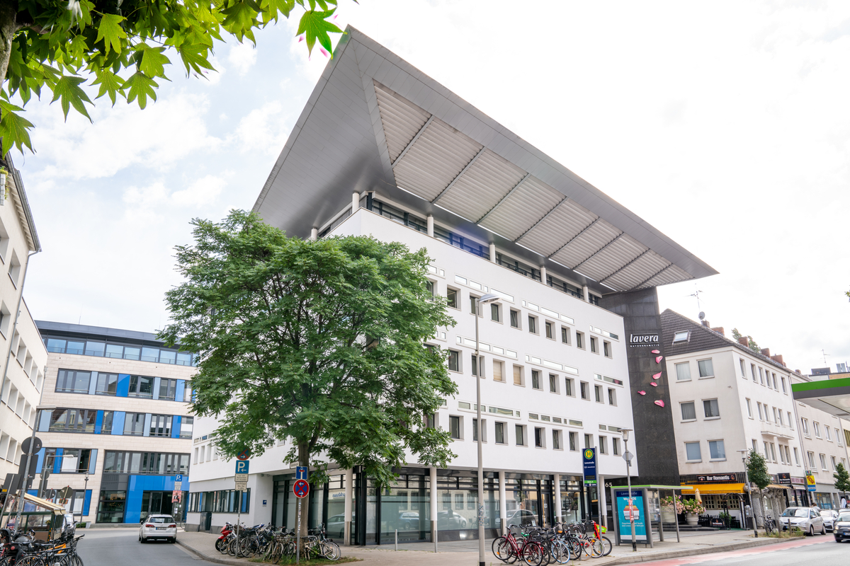 Großes Gebäude in der Innenstadt